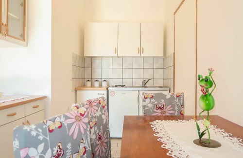 Cesarica Apartment | Lovely apartment for 8 people with WIFI, pool, A/C, TV and terrace