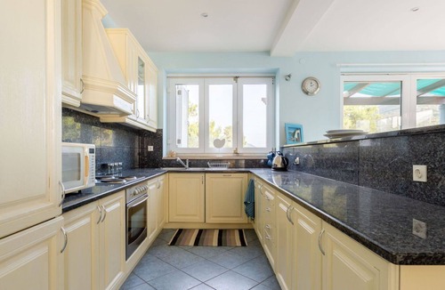 Mali Ston Apartment | Lovely apartment for 8 people with A/C, hot tub, WIFI, TV and terrace