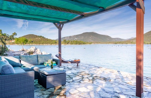 Mali Ston Apartment | Lovely apartment for 8 people with A/C, hot tub, WIFI, TV and terrace