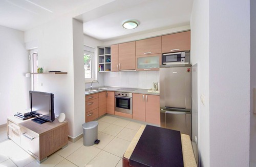 Blace Apartment | Lovely apartment for 5 people with A/C, WIFI, TV, balcony and pets allowed