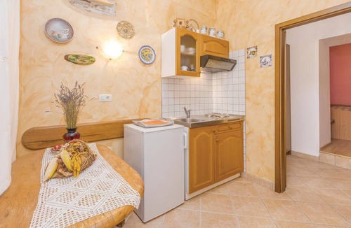 Kastel Apartment | Lovely apartment in Buje with WiFi