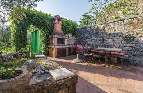 Kastel Apartment | Lovely apartment in Buje with WiFi