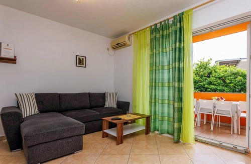 Soline Apartment | Lovely apartment in Dobrinja with WiFi