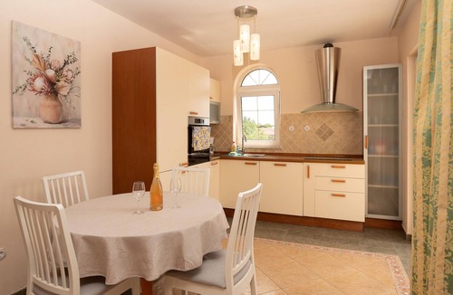 Klanfari Apartment | Lovely apartment in Dramalj with WiFi