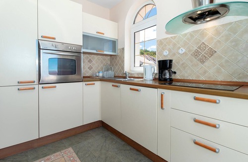 Klanfari Apartment | Lovely apartment in Dramalj with WiFi