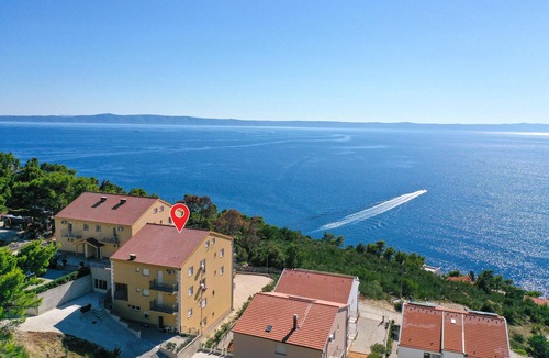 Bratus Apartment | Lovely apartment in Krvavica with WiFi