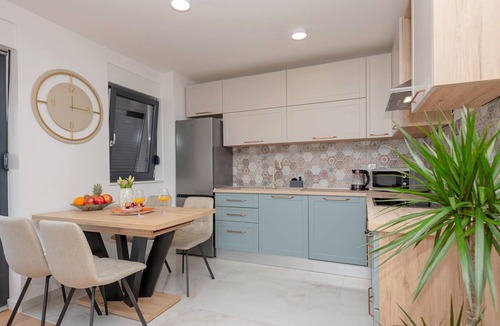 Zelenka Apartment | Lovely apartment in Makarska with WiFi