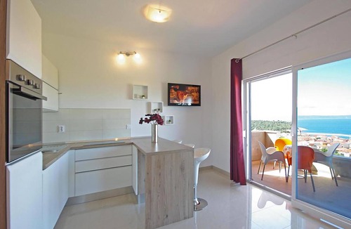 Moca Apartment | Lovely apartment in Makarska with lake view