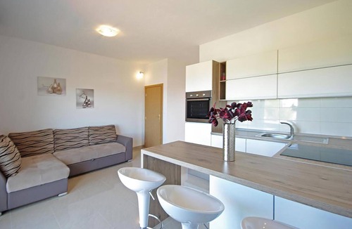 Moca Apartment | Lovely apartment in Makarska with lake view