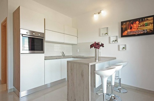 Moca Apartment | Lovely apartment in Makarska with lake view