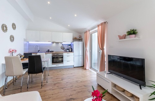 Cove Makarac (Milna) Apartment | Lovely apartment in Milna with WiFi