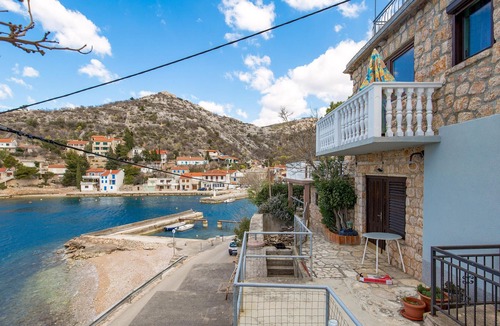 Senj Apartment | Lovely apartment in Starigrad with house sea view
