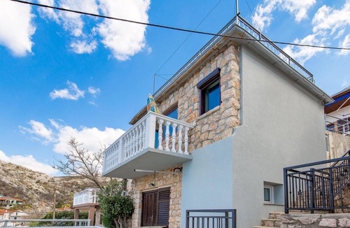 Senj Apartment | Lovely apartment in Starigrad with house sea view