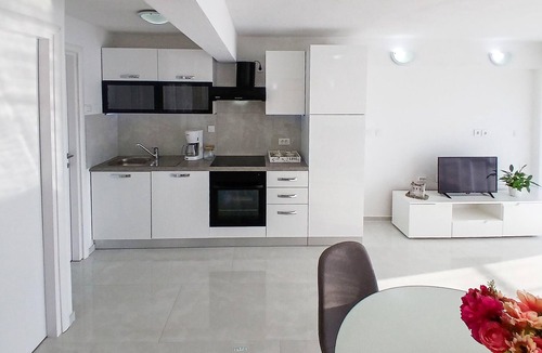 Vratarusa Apartment | Lovely apartment in Senj with house sea view