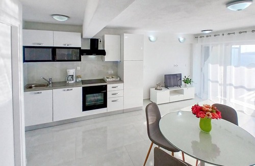 Vratarusa Apartment | Lovely apartment in Senj with house sea view