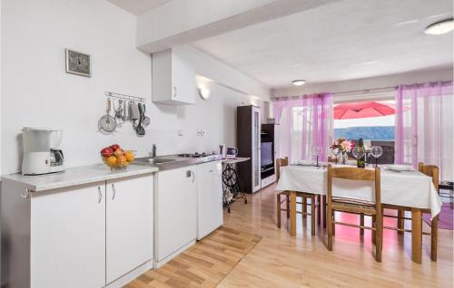 Vratarusa Apartment | Lovely Apartment In Senj With House Sea View