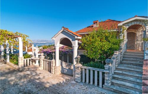 Splitska Apartment | Lovely Apartment In Splitska
