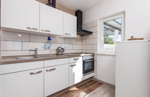 Stinica Apartment | Lovely apartment in Stinica with house sea view