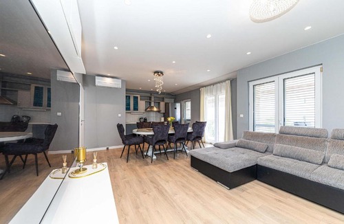 Stobrec Apartment | Lovely Apartment In Stobrec With House Sea View