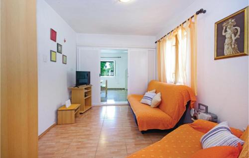 Sucuraj Apartment | Lovely Apartment In Sucuraj With Wifi