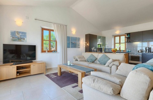 Bibali House | Lovely apartment in villa for 6 people with WIFI, A/C, pool, TV and terrace