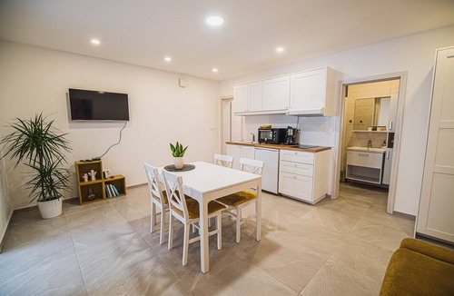 Kobarid Apartment | Lovely Apartment with Terrace & Garden at Soča River