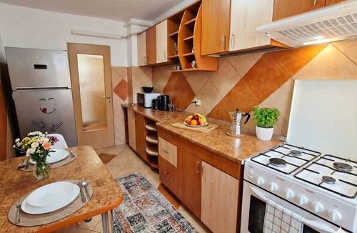 Centrul Nou Apartment | Lovely Central Apartment near the Historic Center of Brasov