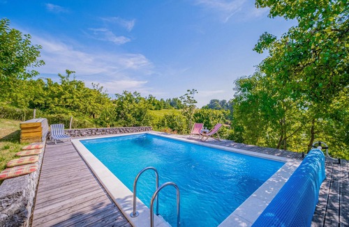 Karlovac House | Lovely home in Cerovac Vukmanicki