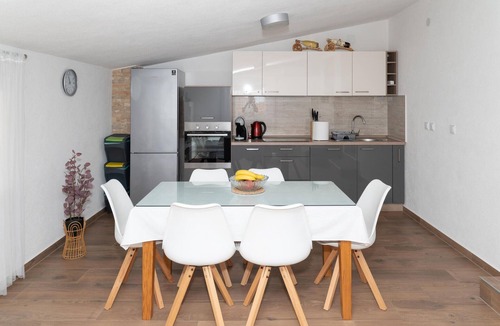Bogatic House | Lovely home in Bogatic