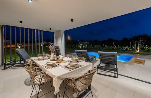 Brisevo House | Lovely home in Brisevo with sauna