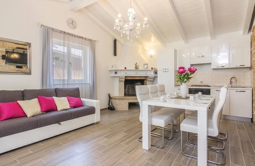 Bale House | Lovely home in Cubani