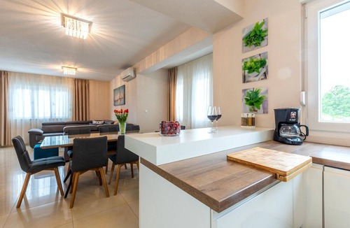 Dicmo House | Lovely home in Dicmo with sauna