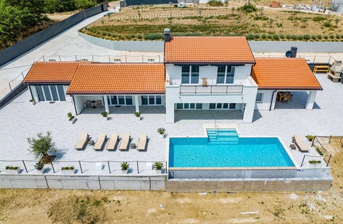 Korelici House | Lovely home in Draguc