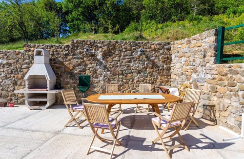 Senj House | Lovely home in Gornji Lopci with WiFi