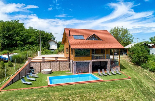 Grabrovnik House | Lovely home in Grabrovnik with sauna