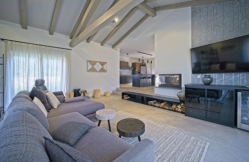 Jadruhi House | Lovely home in Jadruhi with sauna
