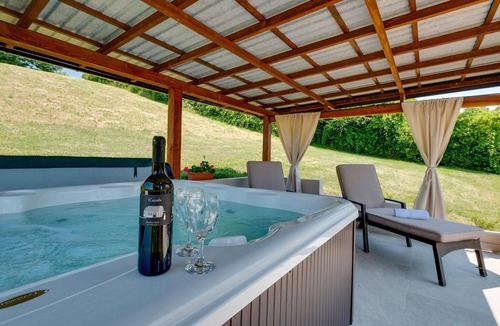 Breznik Plesivicki House | Lovely home in Jastrebarsko with WiFi