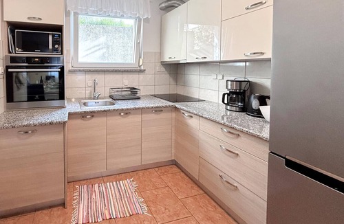 Jurdani House | Lovely home in Jurdani with sauna