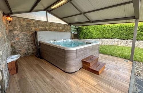 Jurdani House | Lovely home in Jurdani with sauna