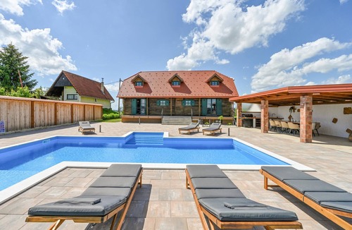 Varazdinske Toplice House | Lovely home in Lestakovec with kitchen