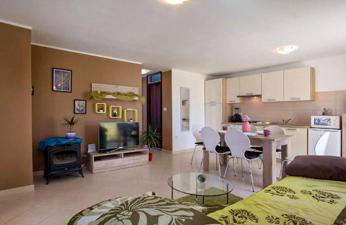 Pavicini House | Lovely home in Pavicini with sauna