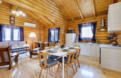 Petrinja House | Lovely home in Petrinja with sauna