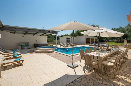 Vintijan House | Lovely home in Pula with sauna