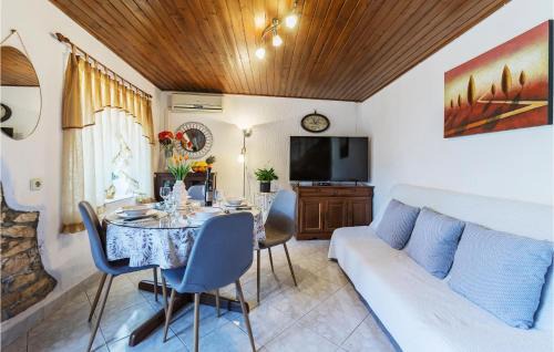 Pinezici House | Lovely Home In Pula With Wifi