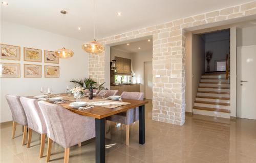 Drnis House | Lovely Home In Siveric With Sauna
