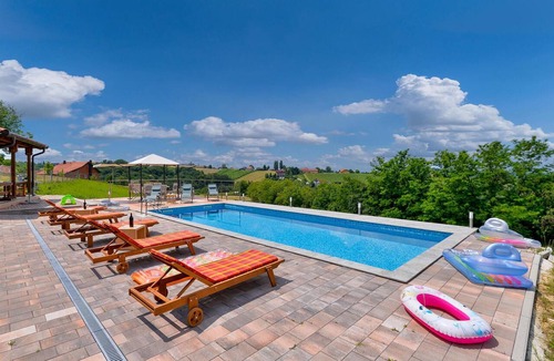 Medimurje House | Lovely home in Zelezna Gora with sauna