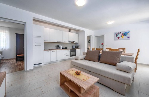 Zminj House | Lovely home in Zminj with kitchen