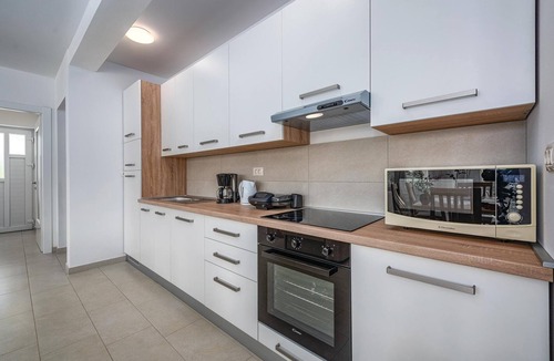 Zminj House | Lovely home in Zminj with kitchen