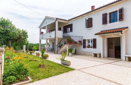 Vrvari Apartment | Lovely house LINDI in Poreč- one-bedroom apartment