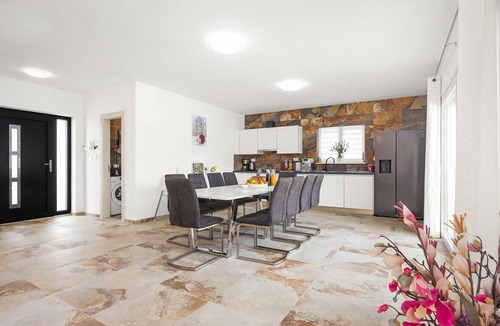 Pula Villa | Luxe villa in Pula with pool and jacuzzi
